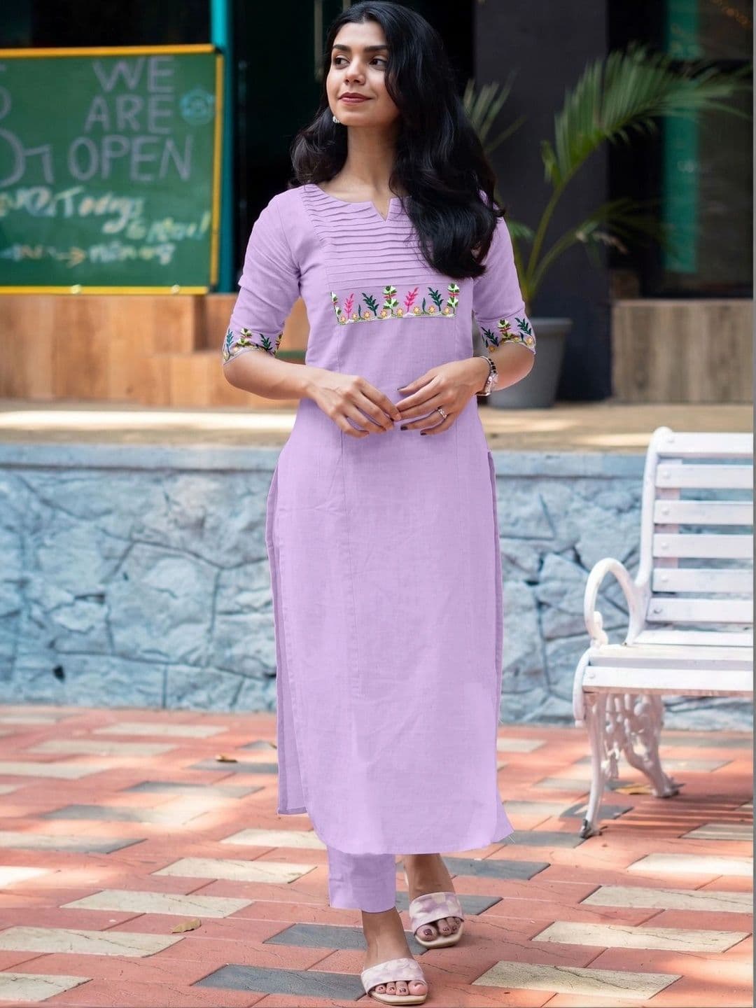 ZestLeaf Women Floral Embroidered Thread Work Floral Kurta - view 1