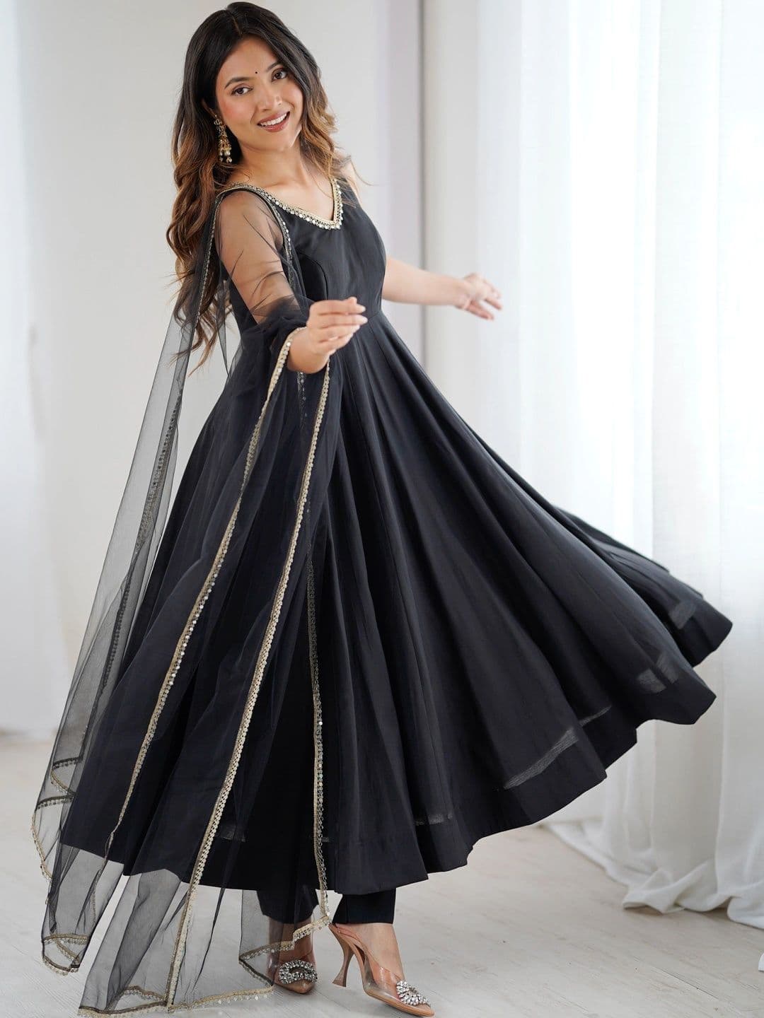 Urban Nakhre Women Regular Gotta Patti Pure Silk Kurta with Trousers & With Dupatta thumbnail 2
