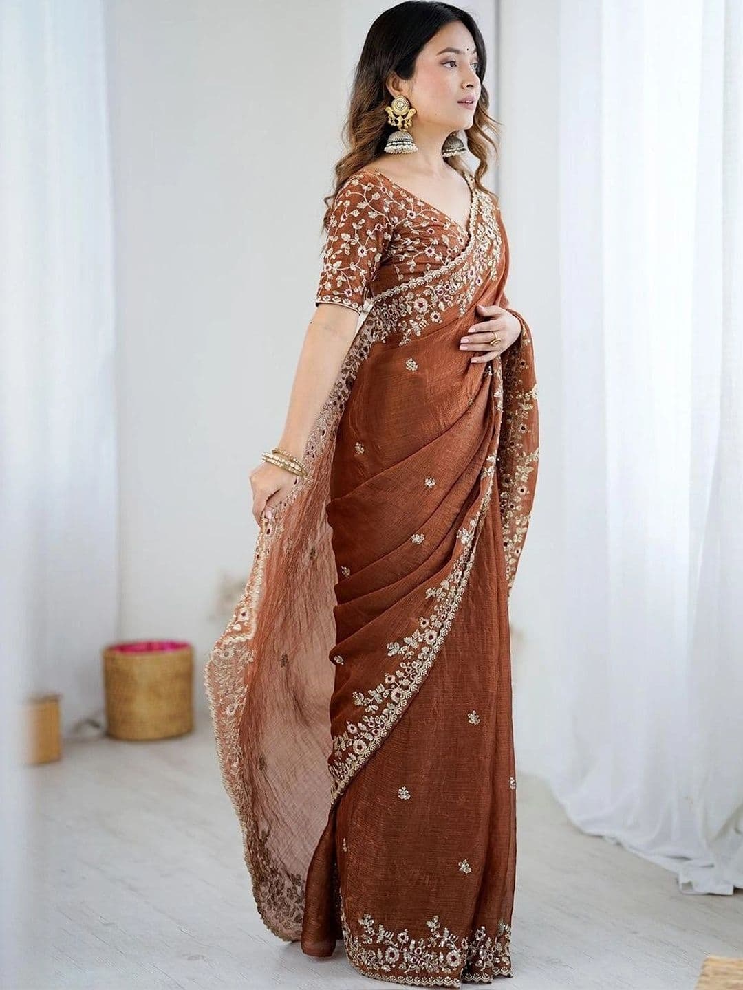 R V FASHION Embellished Zari Silk Blend Designer Saree thumbnail 2