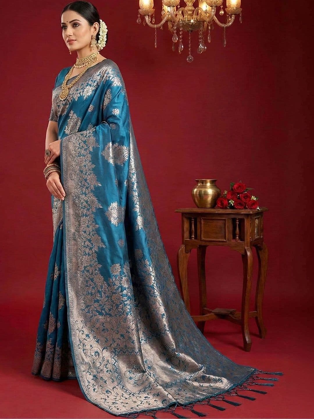 Mitera Woven Design Zari Silk Blend Banarasi Saree thumbnail 5