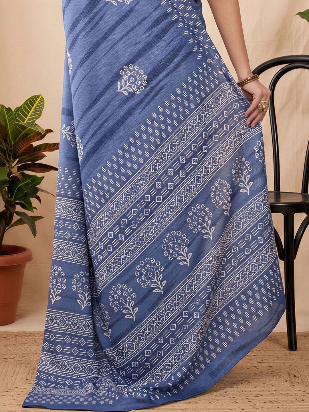 Anouk Batik Designer Block Print Saree thumbnail 7
