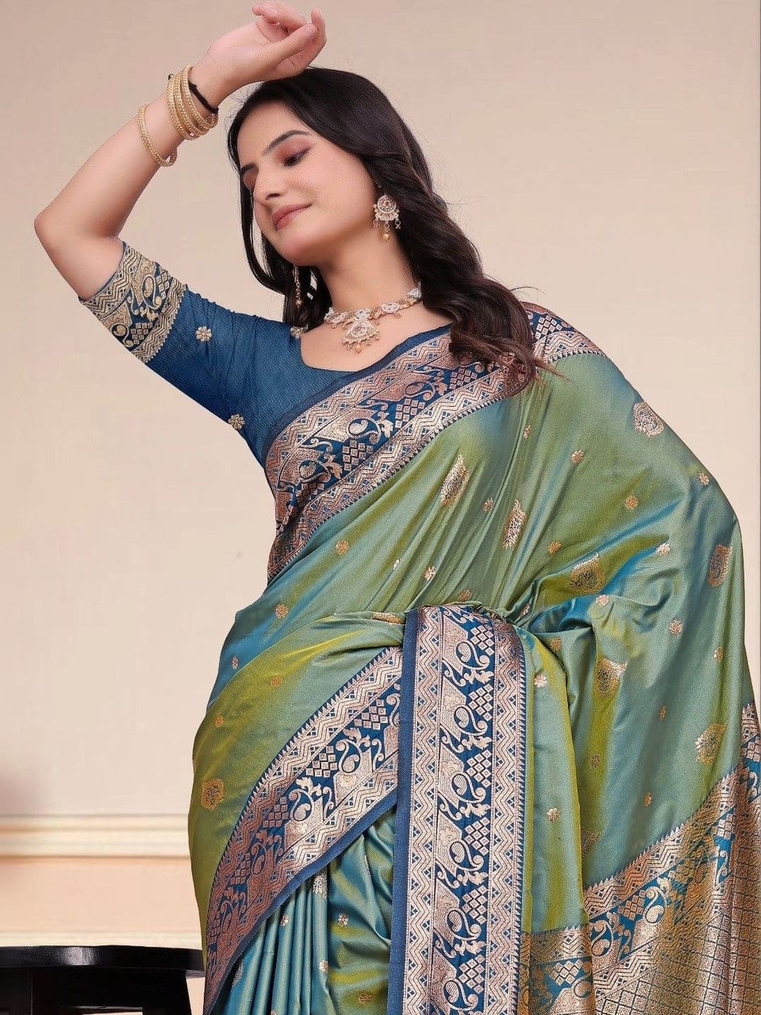 RANGREET Ethnic Motifs Zari Saree thumbnail 2