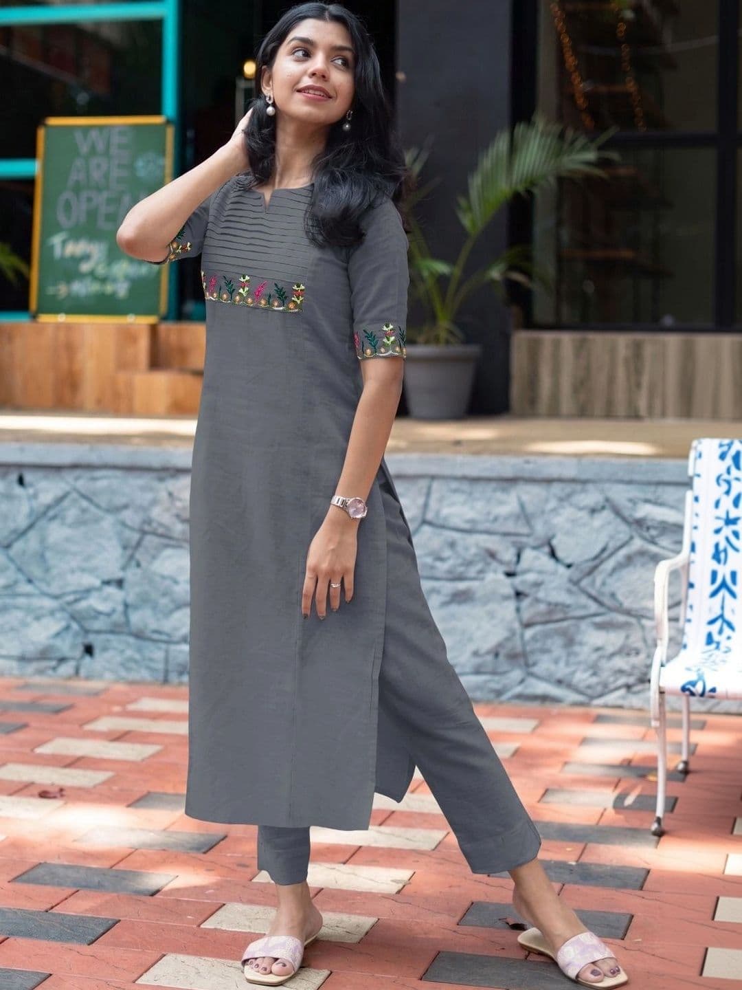 ZestLeaf Women Embellished Thread Work Kurta thumbnail 4