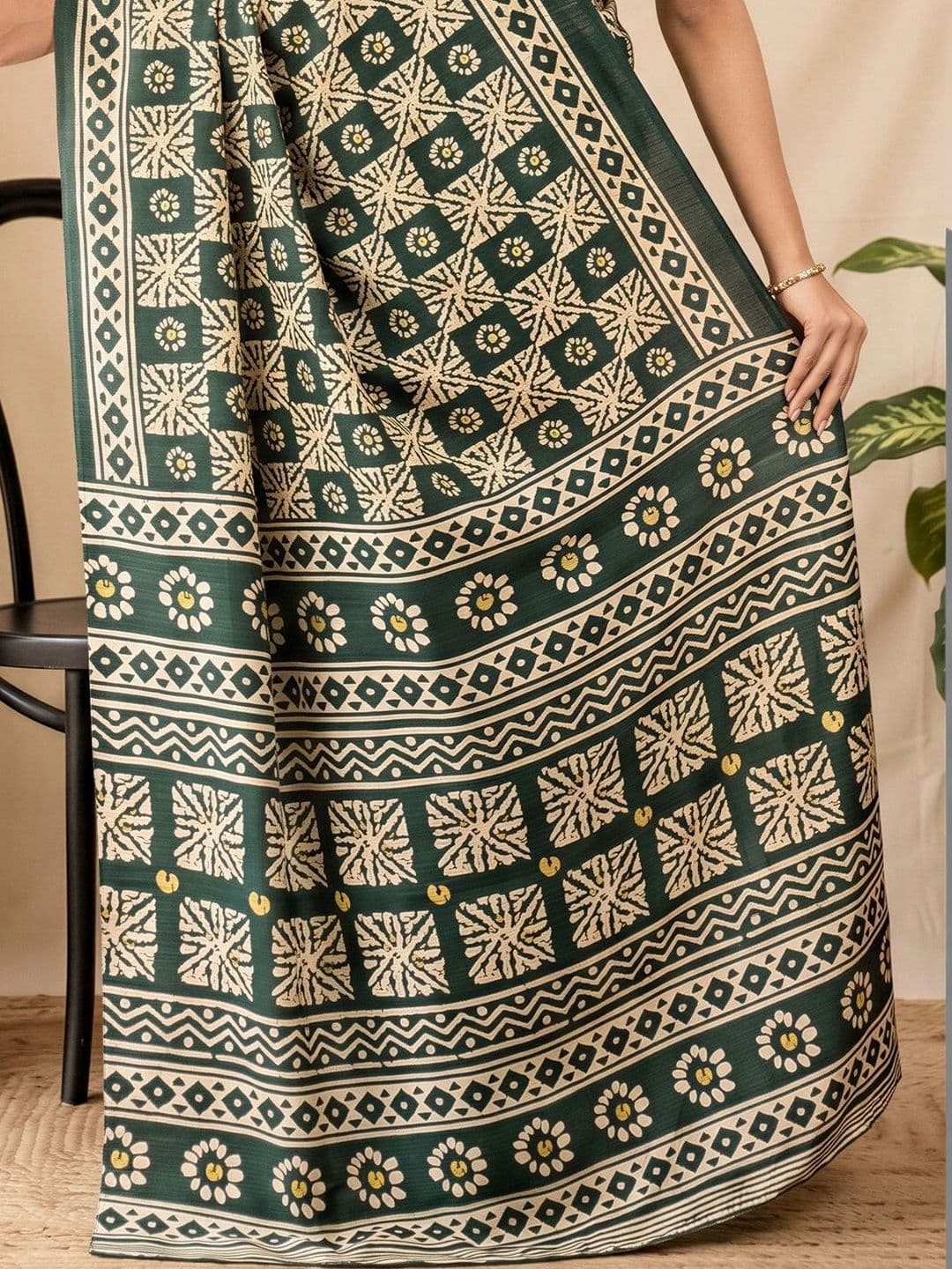 Anouk Batik Designer Block Print Saree thumbnail 2