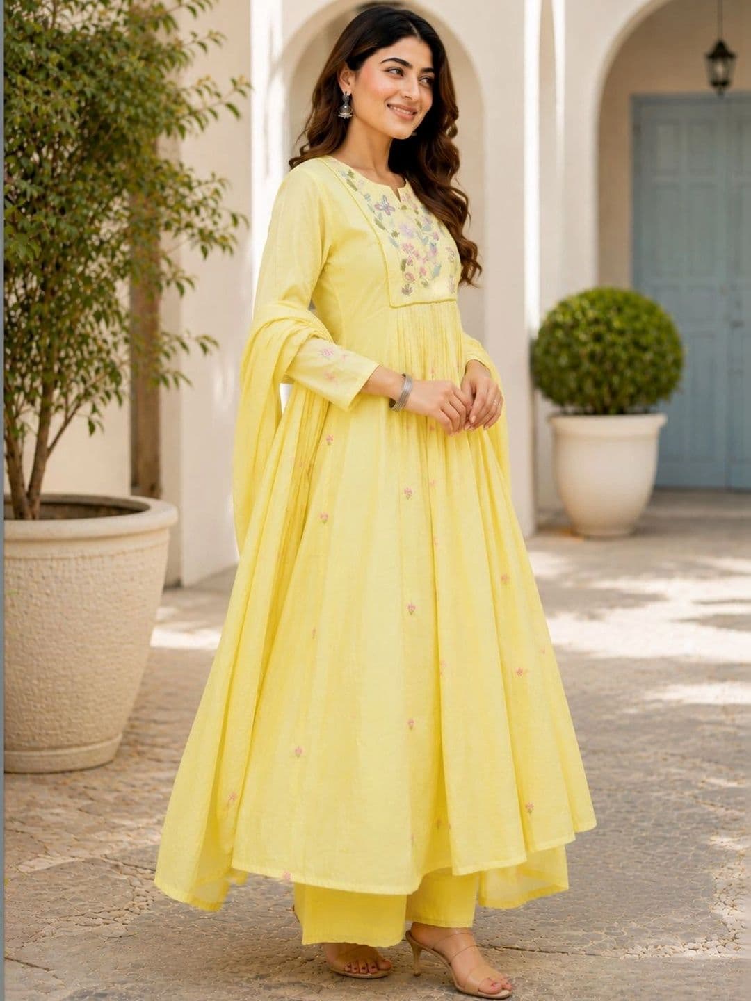 Tankori Women Floral Embroidered Empire Thread Work Chanderi Silk Kurta with Trousers & With Dupatta thumbnail 2