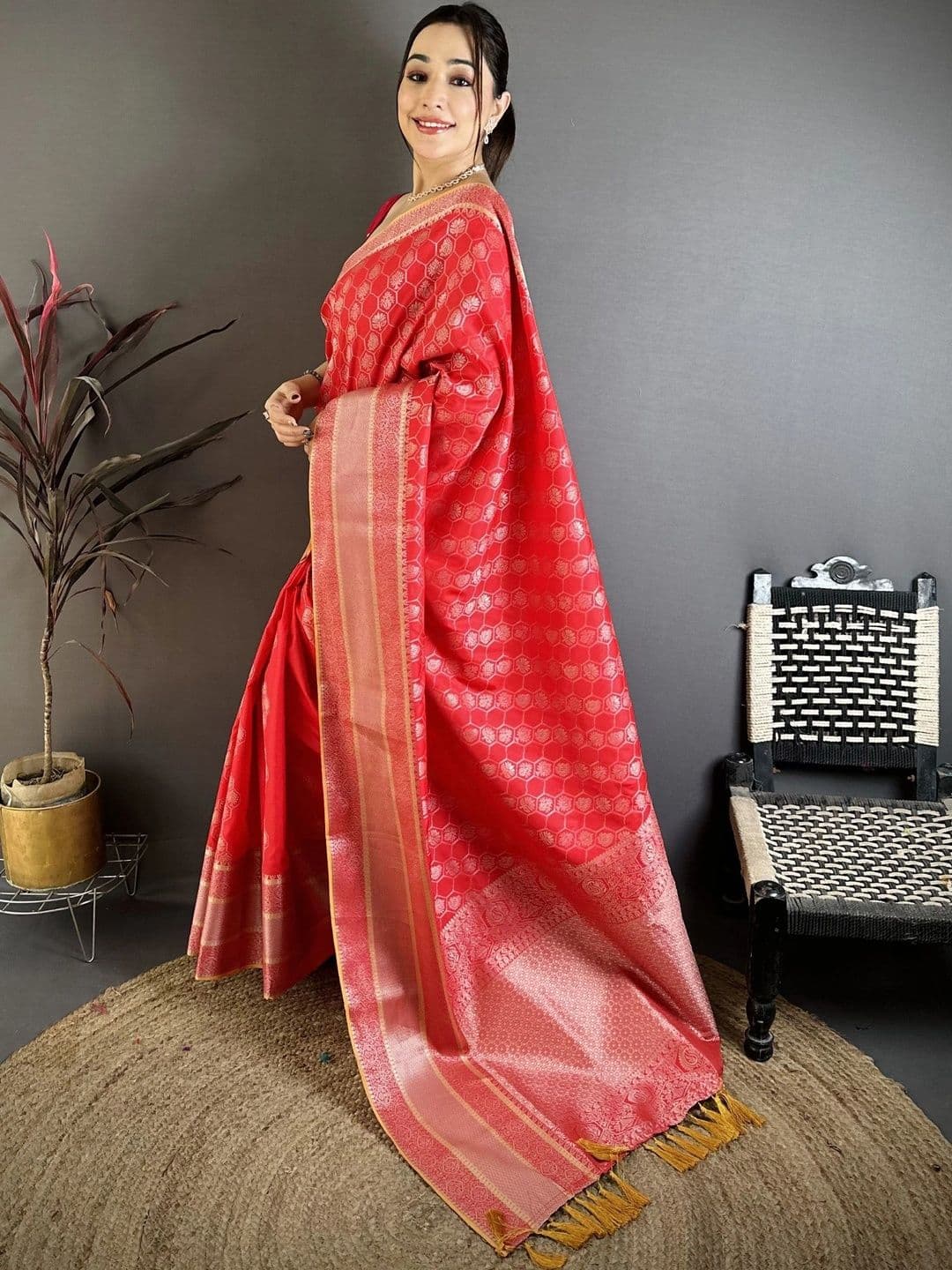 Moda Rapido Woven Design Zari Silk Blend Designer Banarasi Saree thumbnail 4
