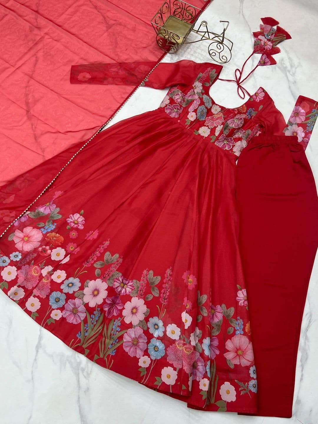 Urban Nakhre Women Floral Printed Regular Pure Cotton Kurta with Trousers & With Dupatta thumbnail 2