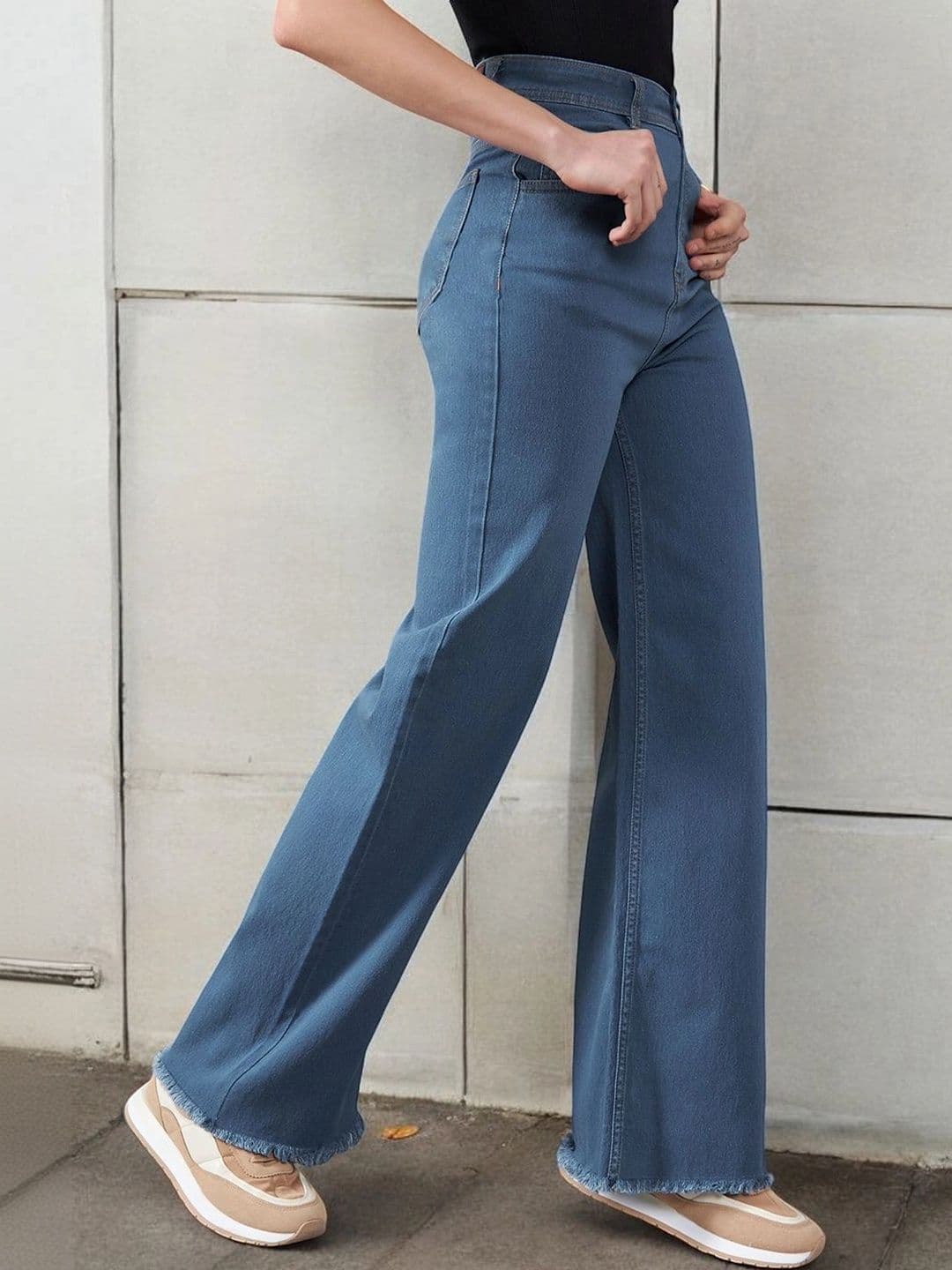 DOLCE CRUDO Women Wide Leg High-Rise Light Fade Cuffed Hem Stretchable Jeans thumbnail 4