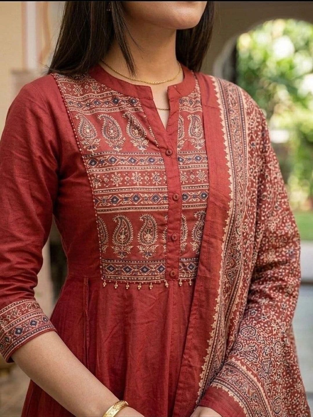VASTRAPEDIA Women Motifs Printed Regular Pure Cotton Kurta with Trousers & With Dupatta thumbnail 4