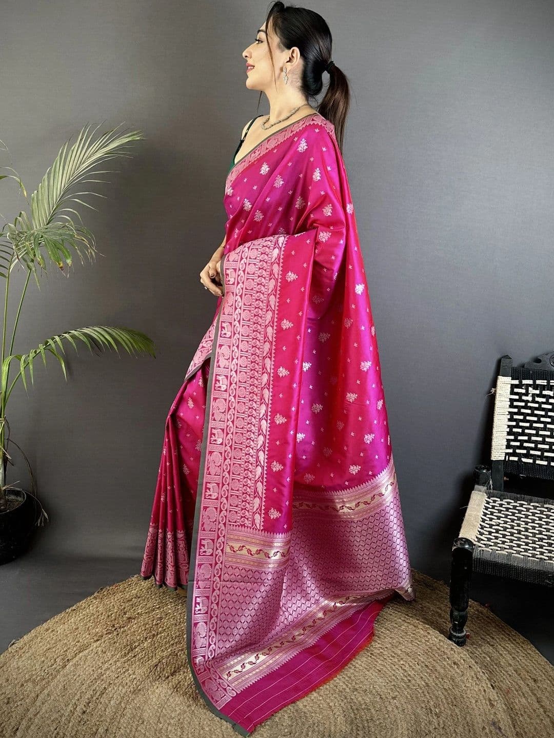 Moda Rapido Woven Design Zari Silk Blend Designer Banarasi Saree thumbnail 2