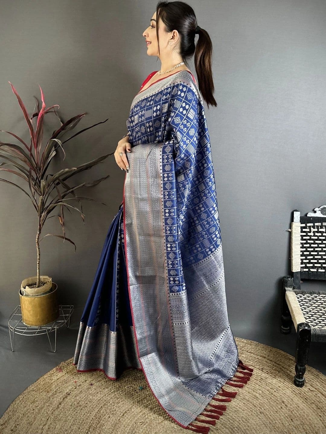 Moda Rapido Woven Design Zari Silk Blend Designer Banarasi Saree thumbnail 4