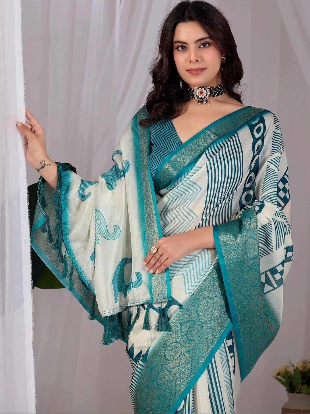 Moda Rapido Zari Silk Blend Designer Saree thumbnail 4