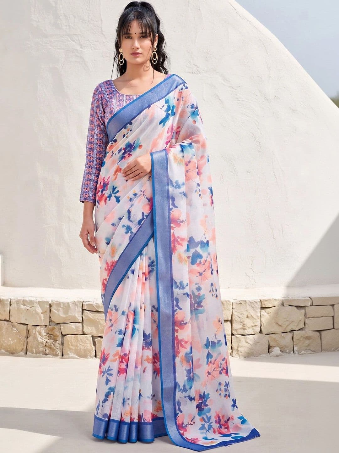 Anouk Floral Zari Designer Saree thumbnail 2