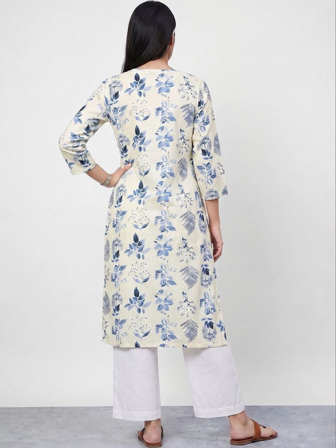 Melange by Lifestyle Women Floral Printed Thread Work Floral Kurta thumbnail 2