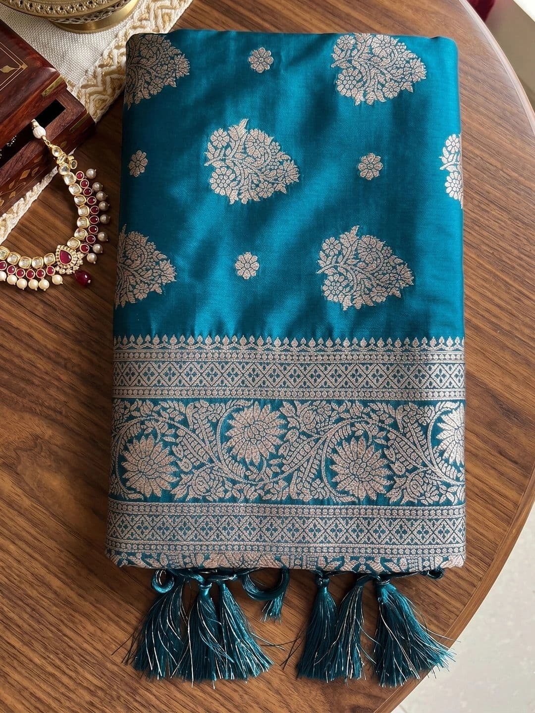 Mitera Woven Design Zari Silk Blend Banarasi Saree thumbnail 2