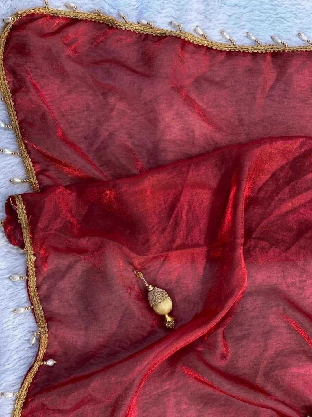 LabelVASTRA Beads and Stones Silk Blend Saree thumbnail 4