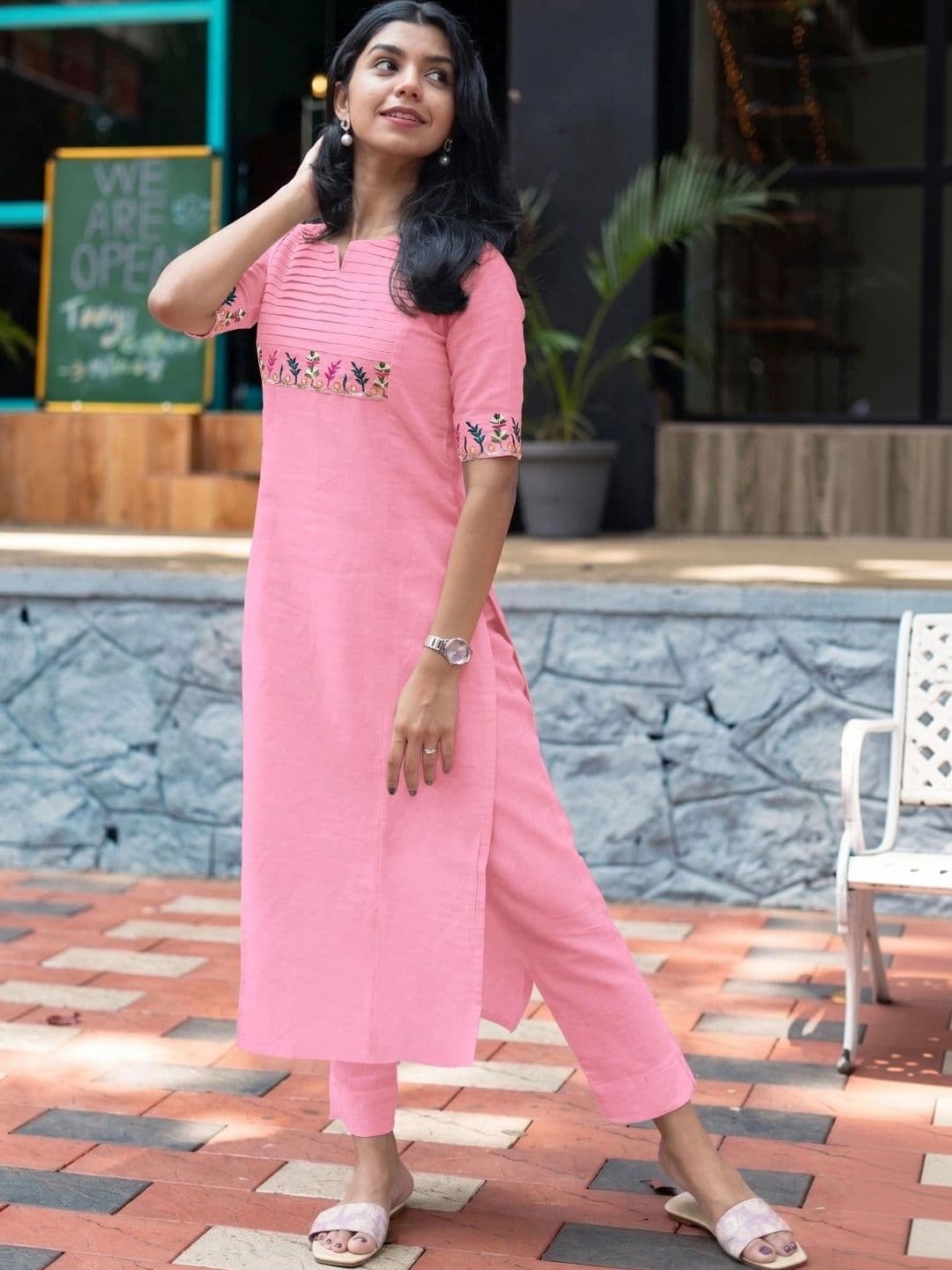 ZestLeaf Women Ethnic Motifs Embroidered Thread Work Kurta thumbnail 4