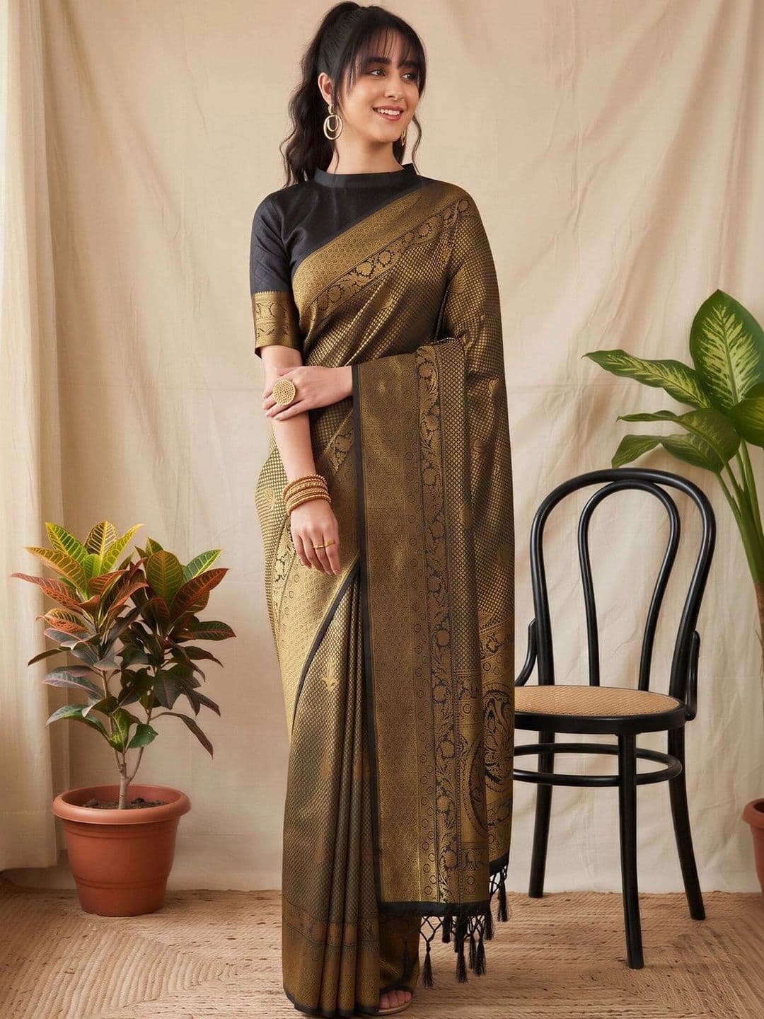 Anouk Woven Design Zari Silk Blend Designer Kanjeevaram Saree thumbnail 2