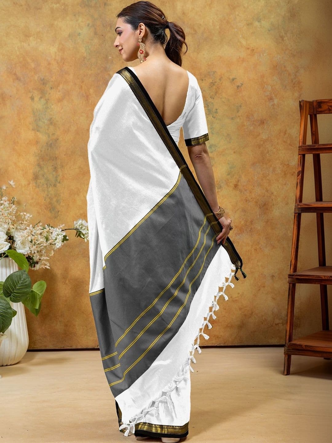 KALINI Zari Designer Gadwal Saree thumbnail 4