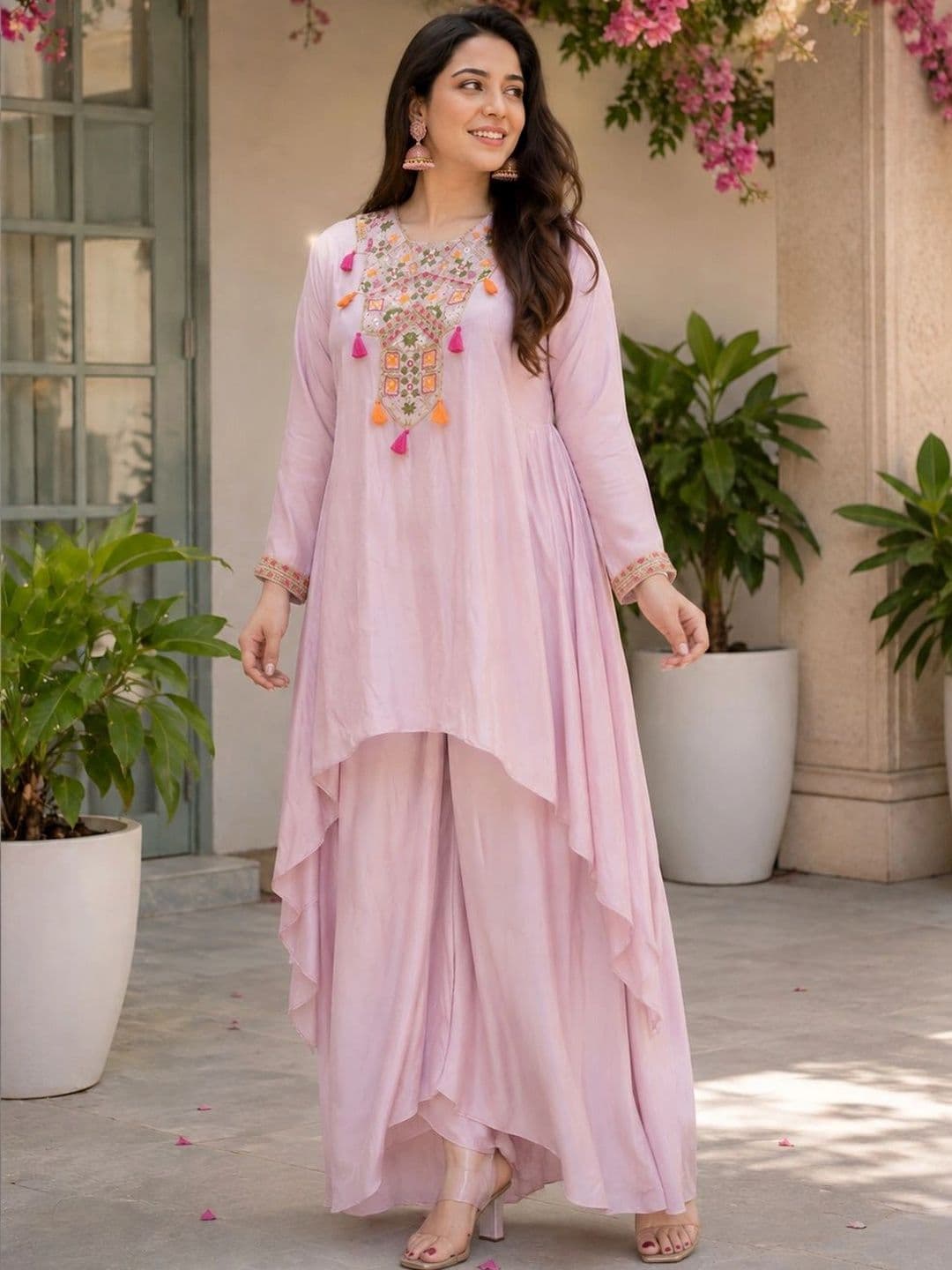 Tankori Women Ethnic Motifs Embroidered Layered Thread Work Kurta with Palazzos thumbnail 4