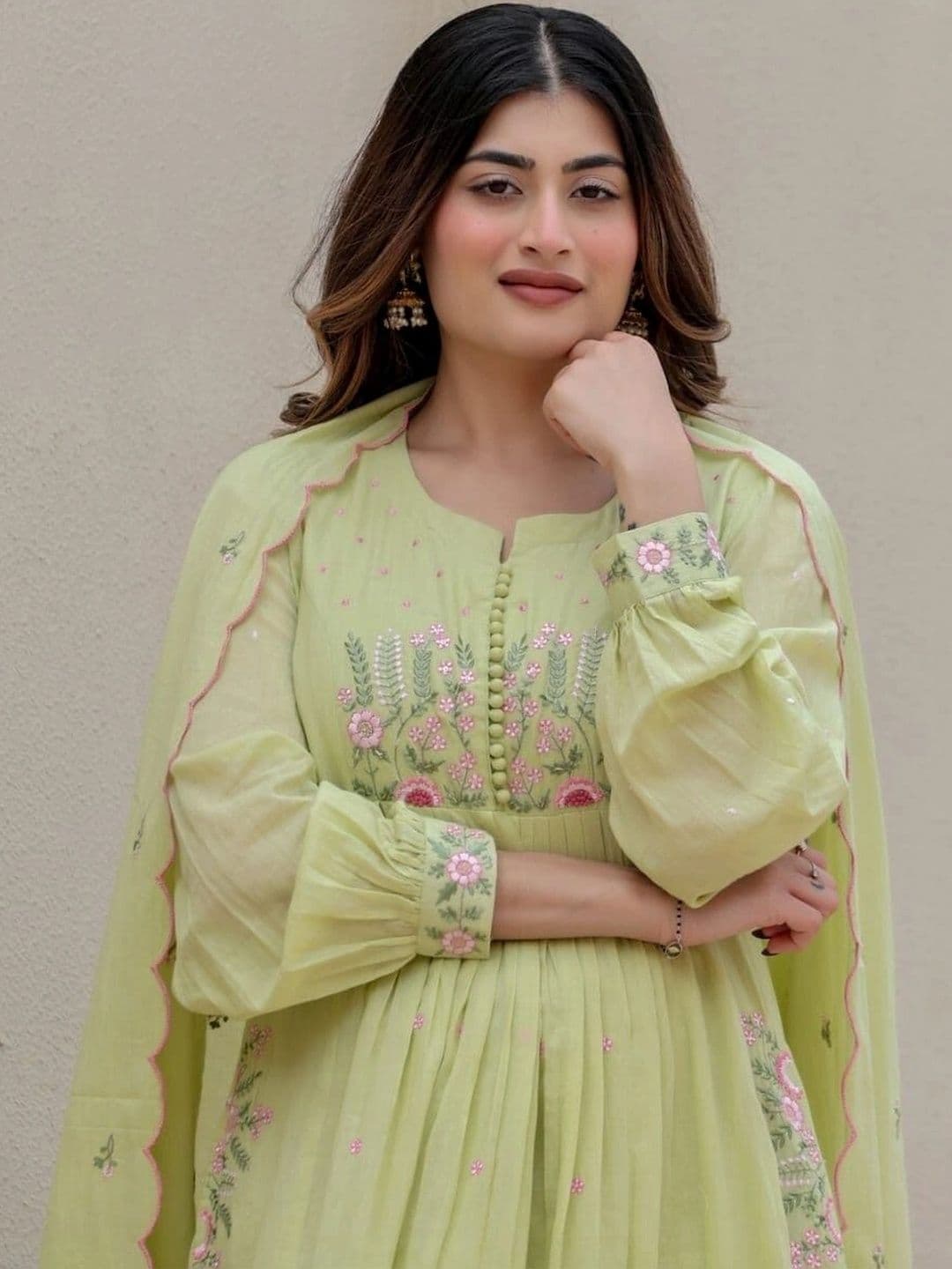 MARIONETTEFASHION Women Floral Embroidered Empire Cotton Kurta with Trousers & Dupatta thumbnail 4