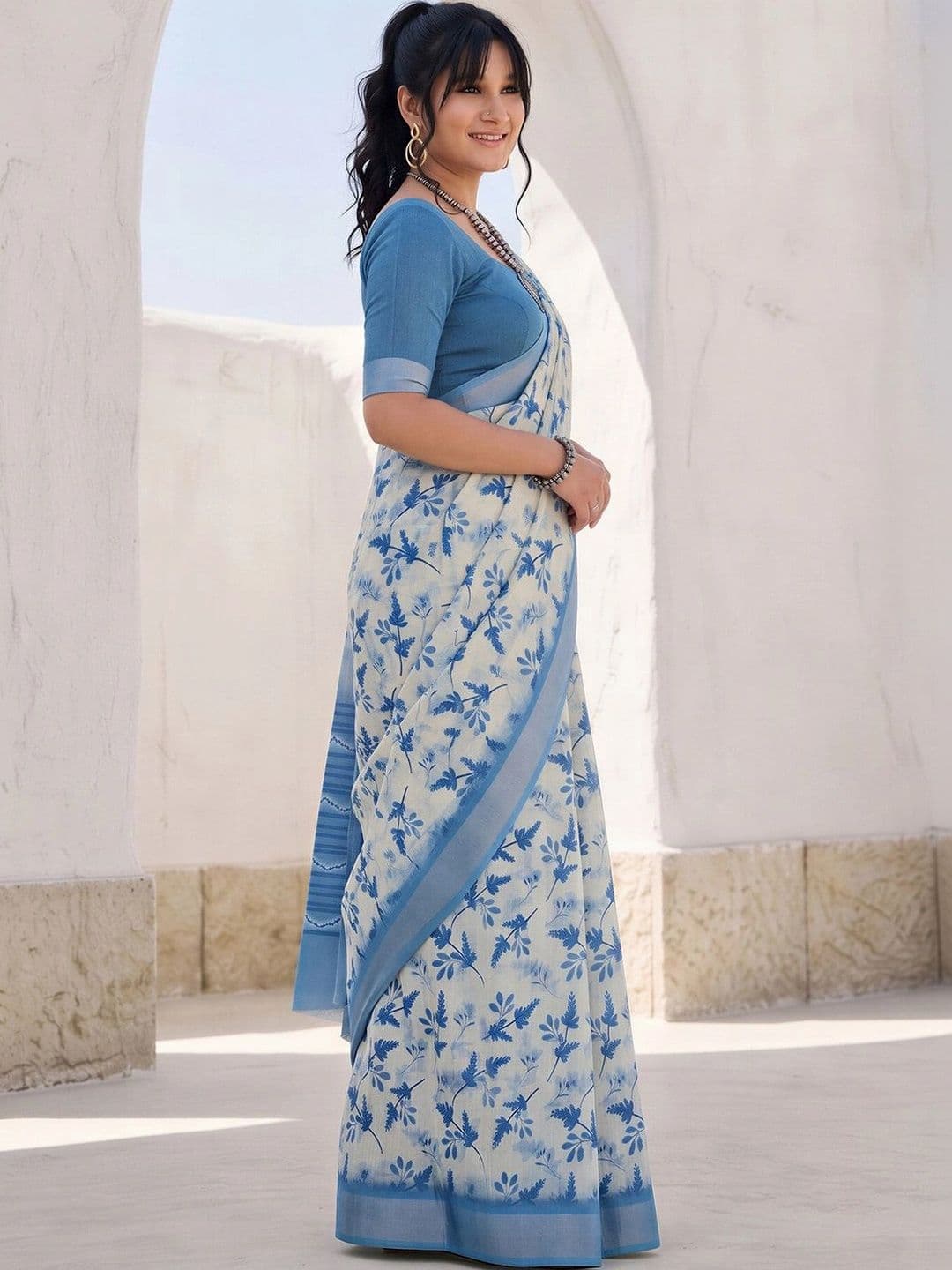 Anouk Floral Zari Designer Saree thumbnail 7
