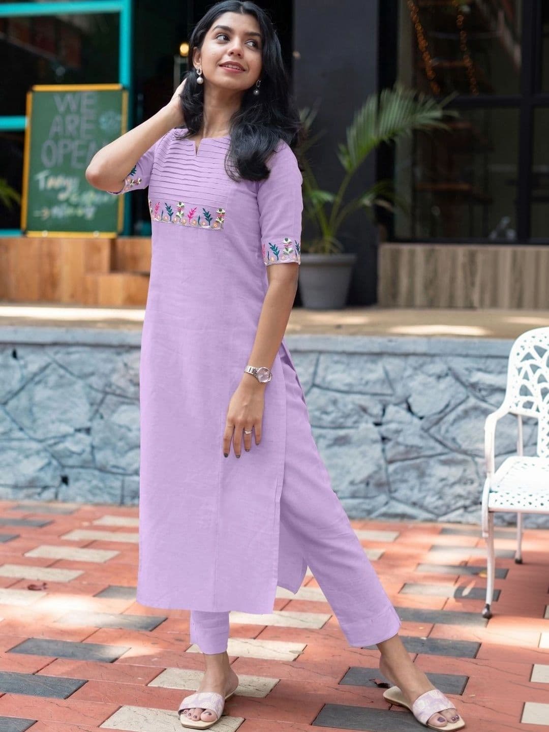 ZestLeaf Women Floral Embroidered Thread Work Floral Kurta thumbnail 5