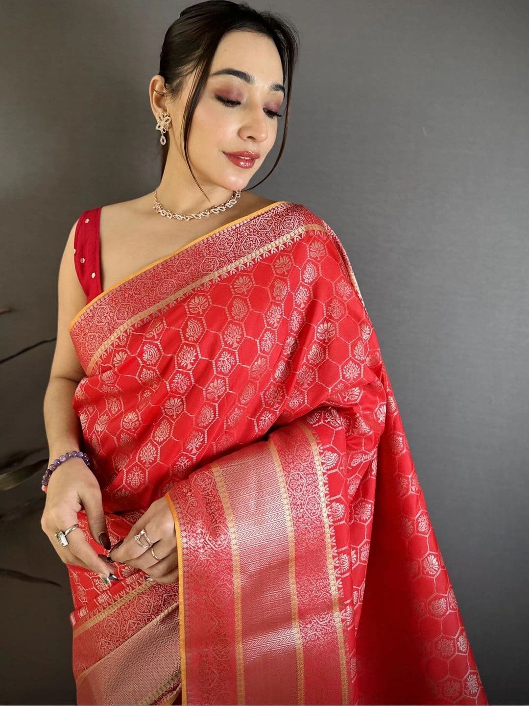 Moda Rapido Woven Design Zari Silk Blend Designer Banarasi Saree thumbnail 3