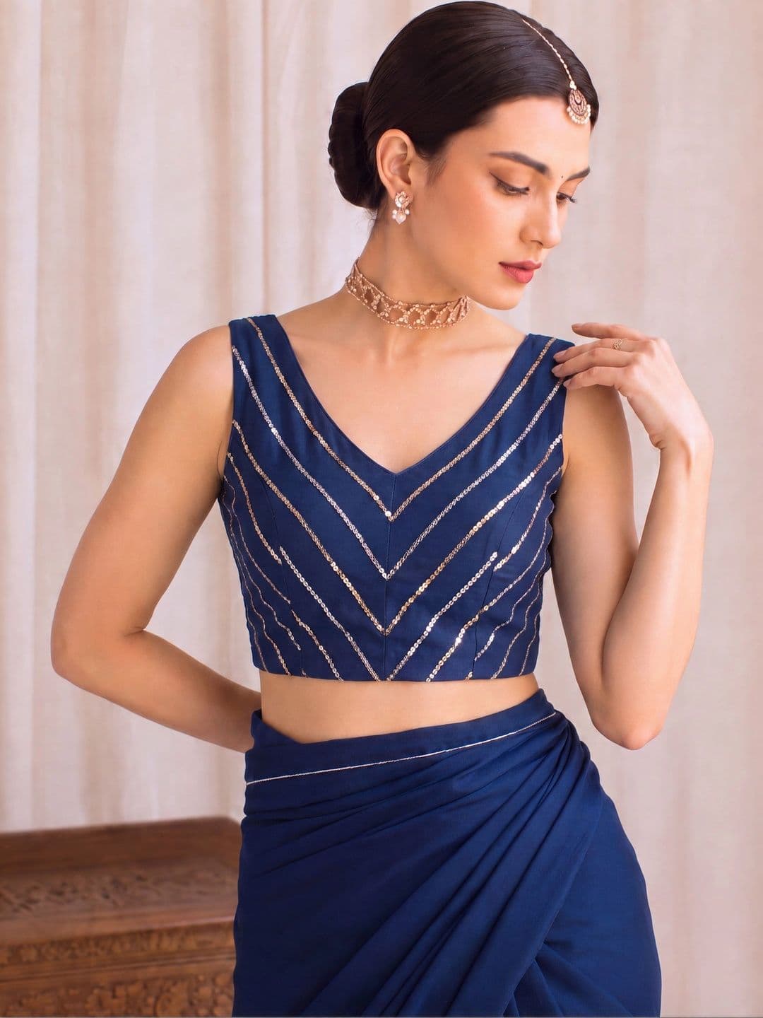 House of Pataudi Striped Sequinned Poly Georgette Designer Saree thumbnail 4