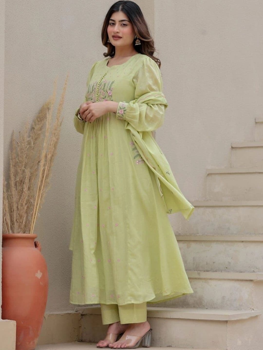 MARIONETTEFASHION Women Floral Embroidered Empire Cotton Kurta with Trousers & Dupatta thumbnail 2