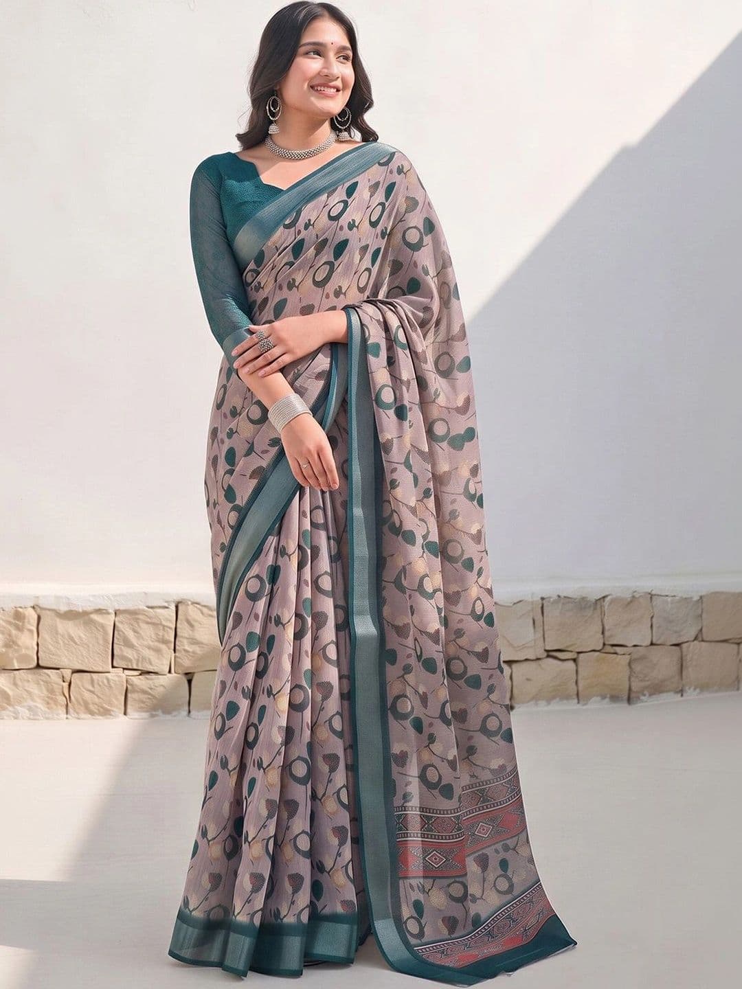 Anouk Women  Zari Designer Saree thumbnail 6