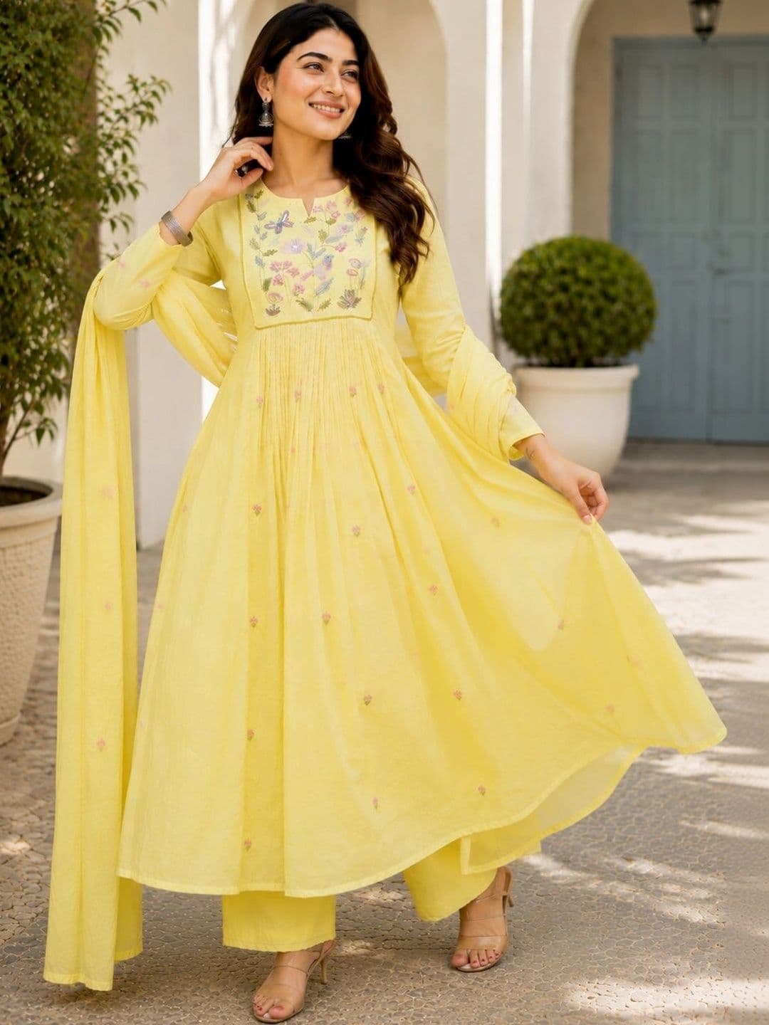 Tankori Women Floral Embroidered Empire Thread Work Chanderi Silk Kurta with Trousers & With Dupatta thumbnail 3