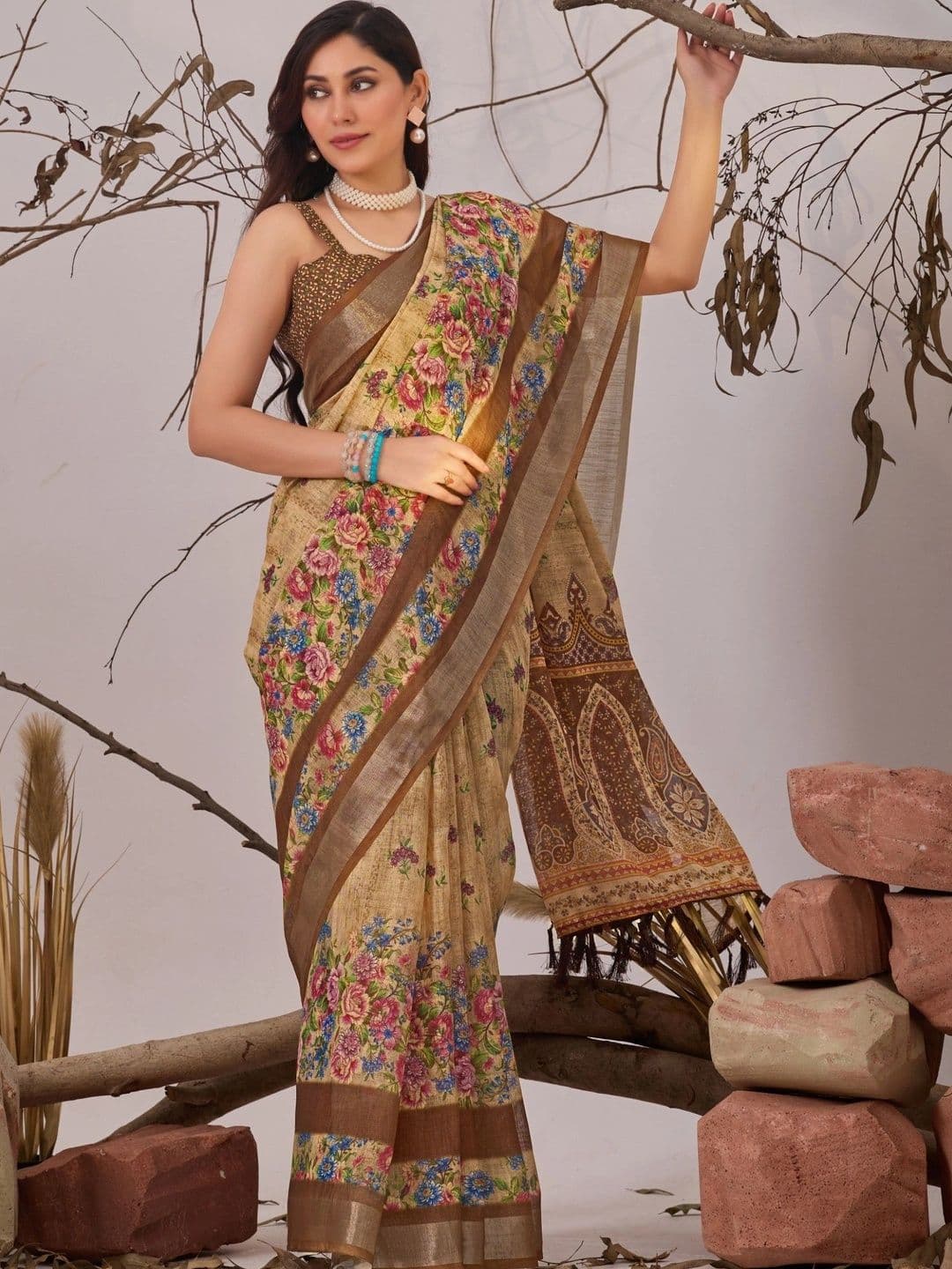 Moda Rapido Floral Linen Blend Designer Saree thumbnail 2