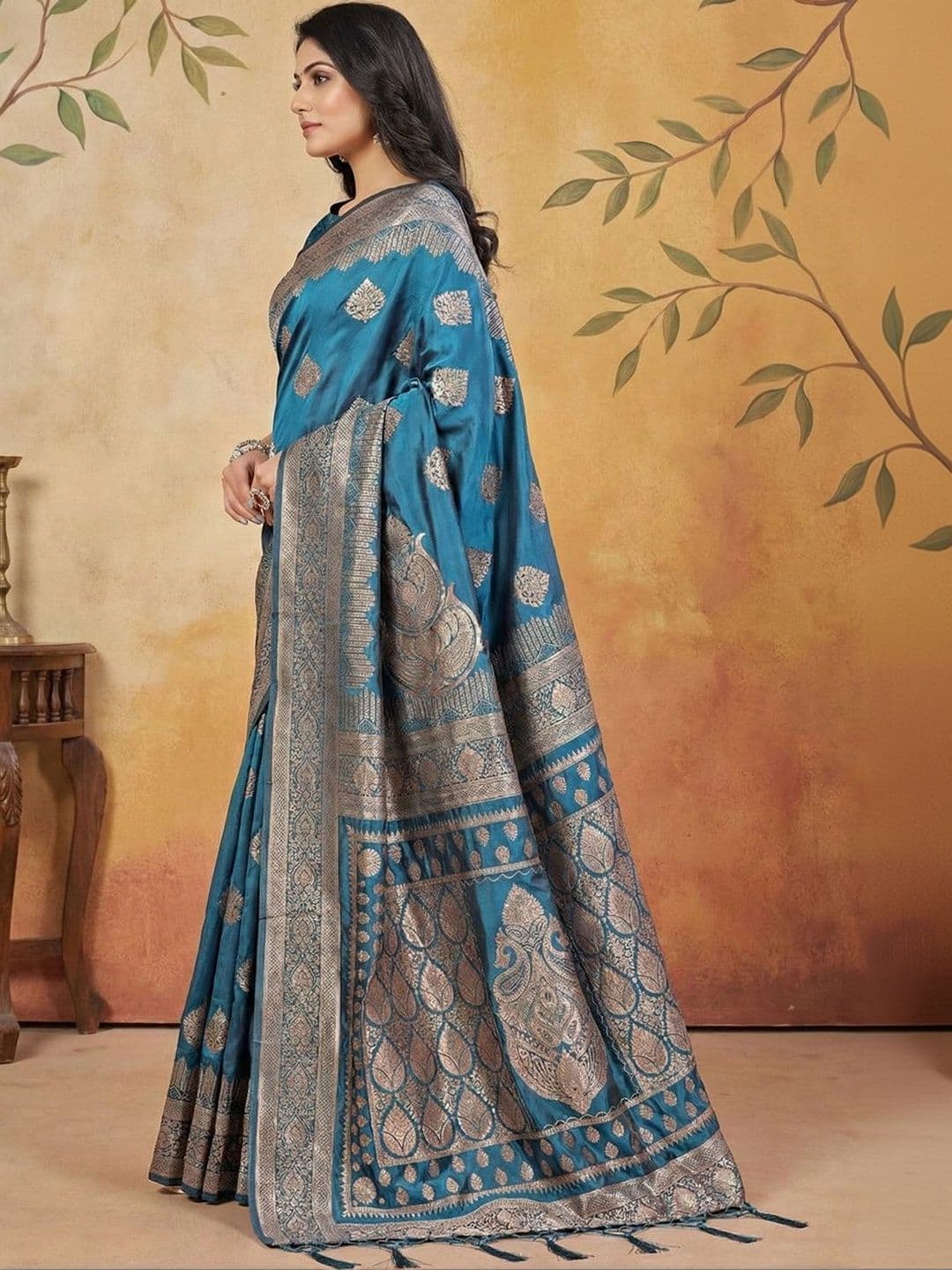 Mitera Woven Design Zari Silk Blend Banarasi Saree thumbnail 2