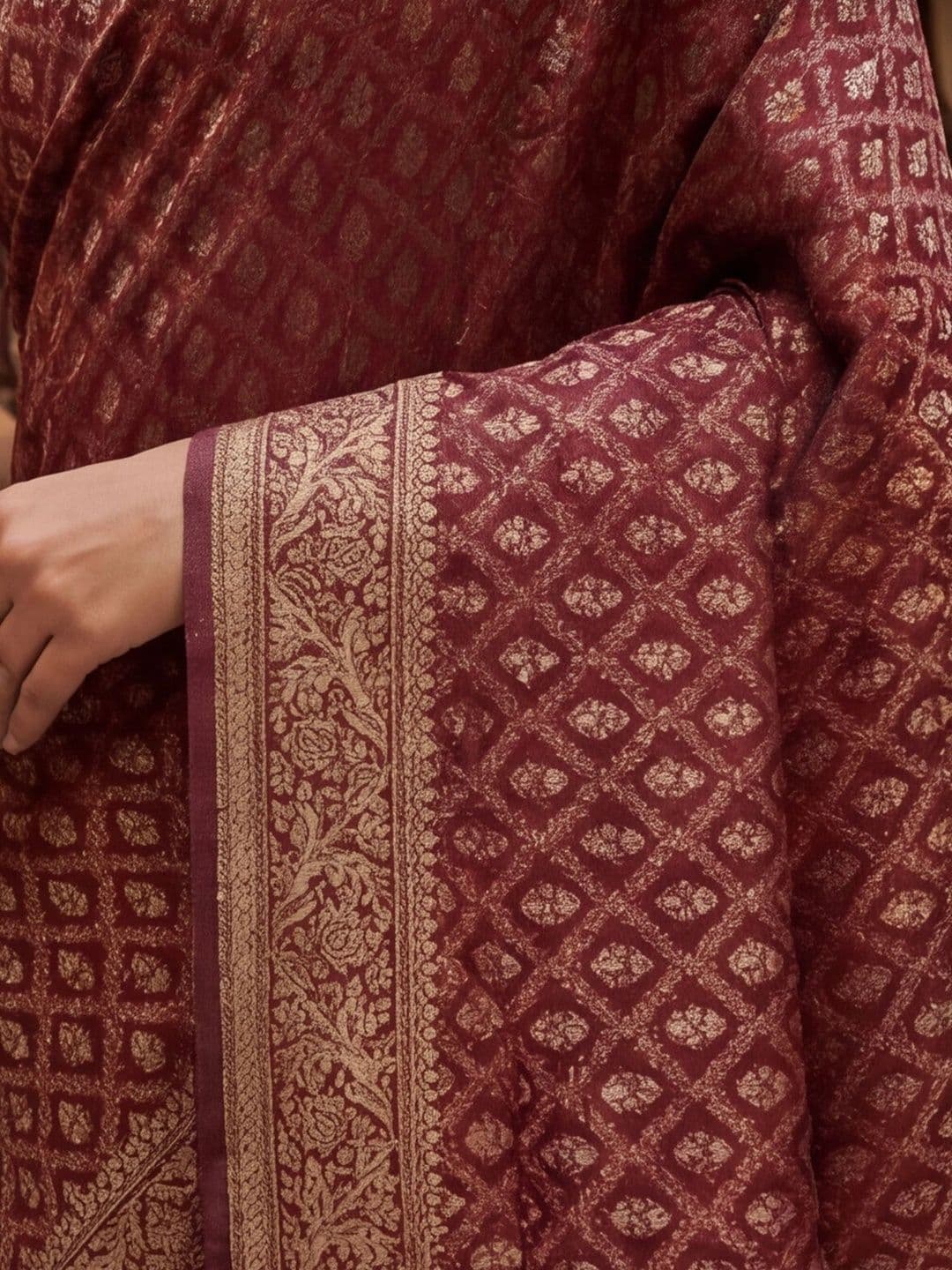 Anouk Rustic Woven Design Zari Silk Blend Designer Banarasi Saree thumbnail 5
