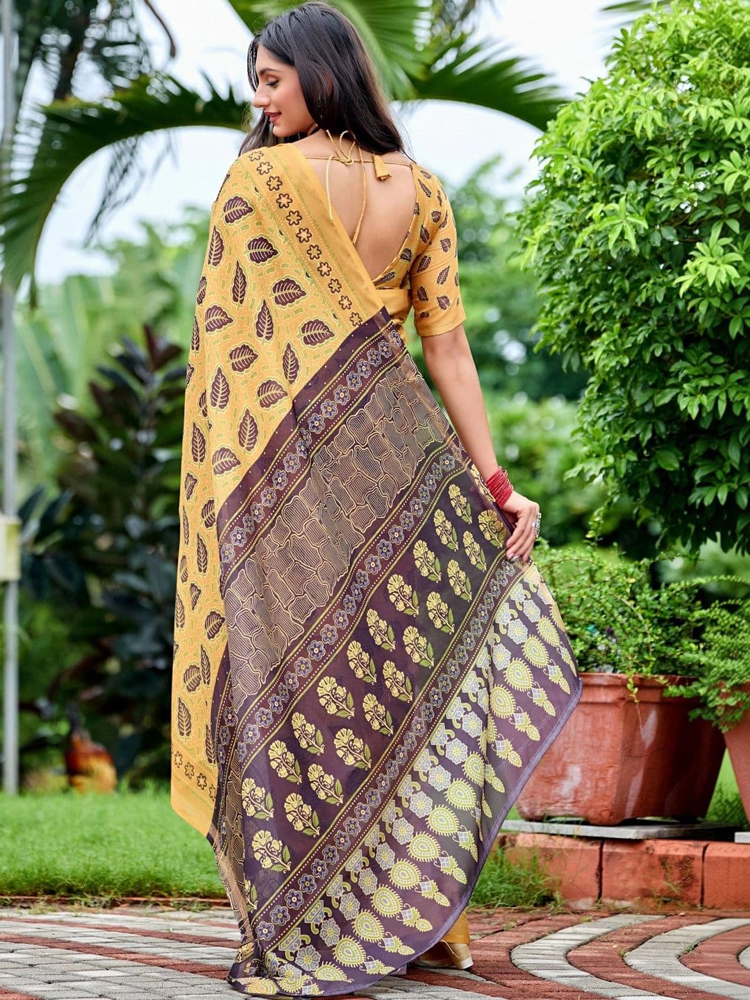 K 5 Fashion women Paisley Embroidered Pure Cotton Fusion Ikat Saree thumbnail 2