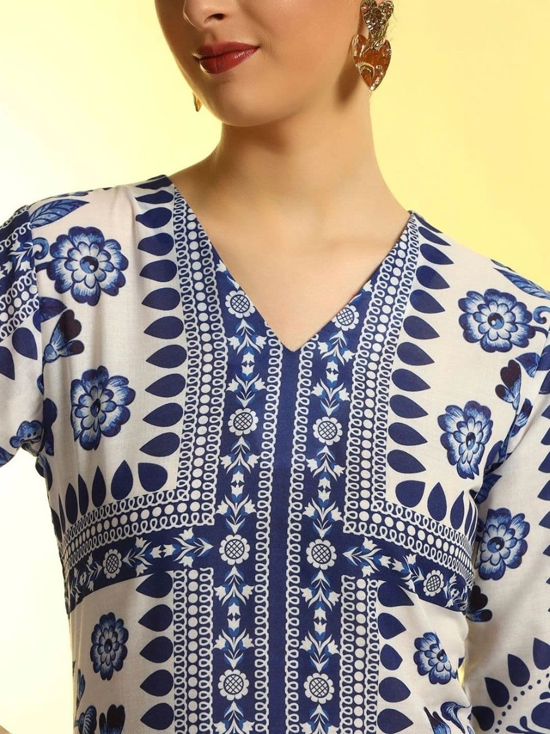 DAARI Women Floral Printed Regular Pure Cotton Kurta with Trousers thumbnail 4