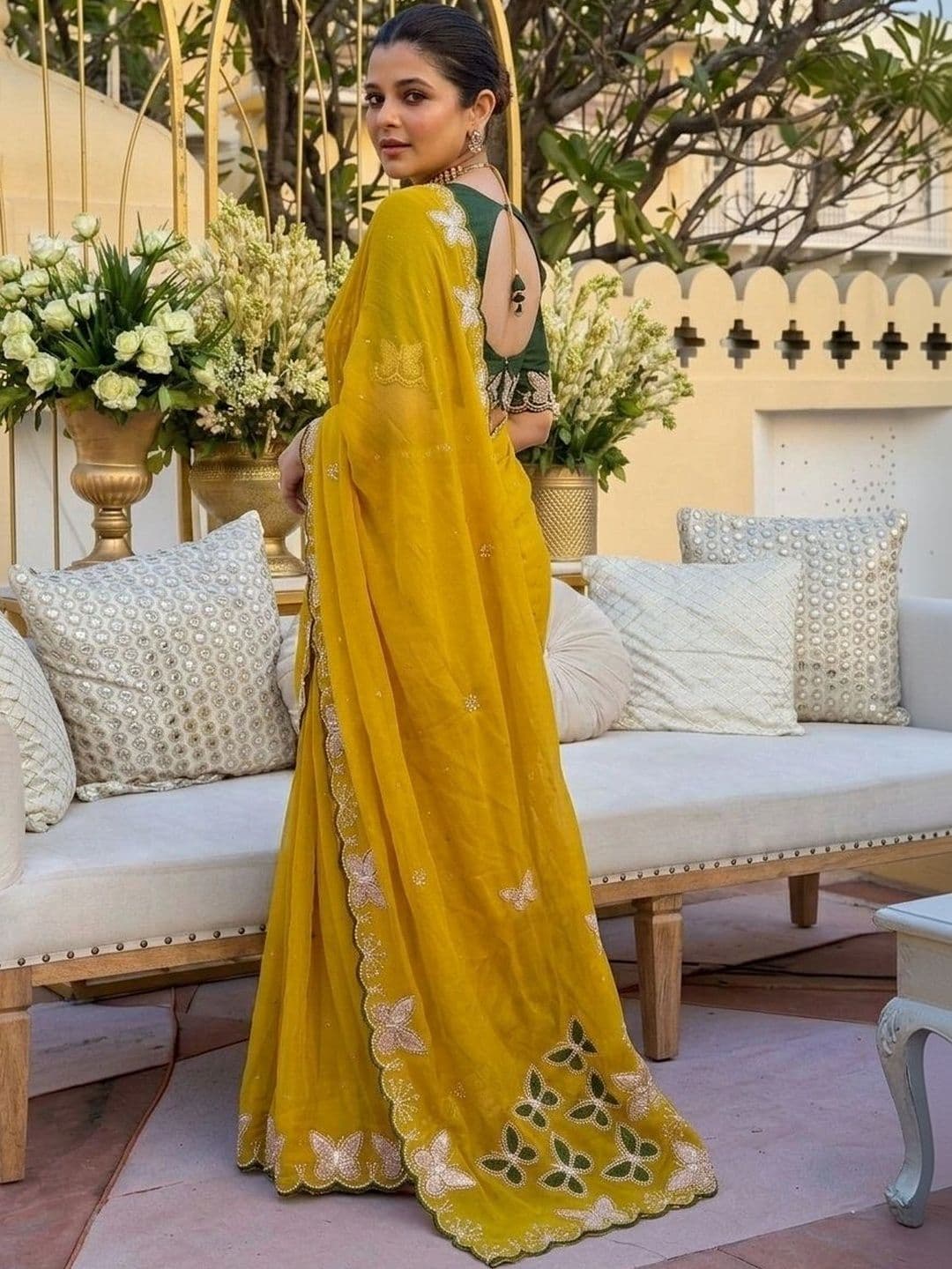 Sangria Women Ethnic Motifs Embroidered Pure Georgette Saree thumbnail 5