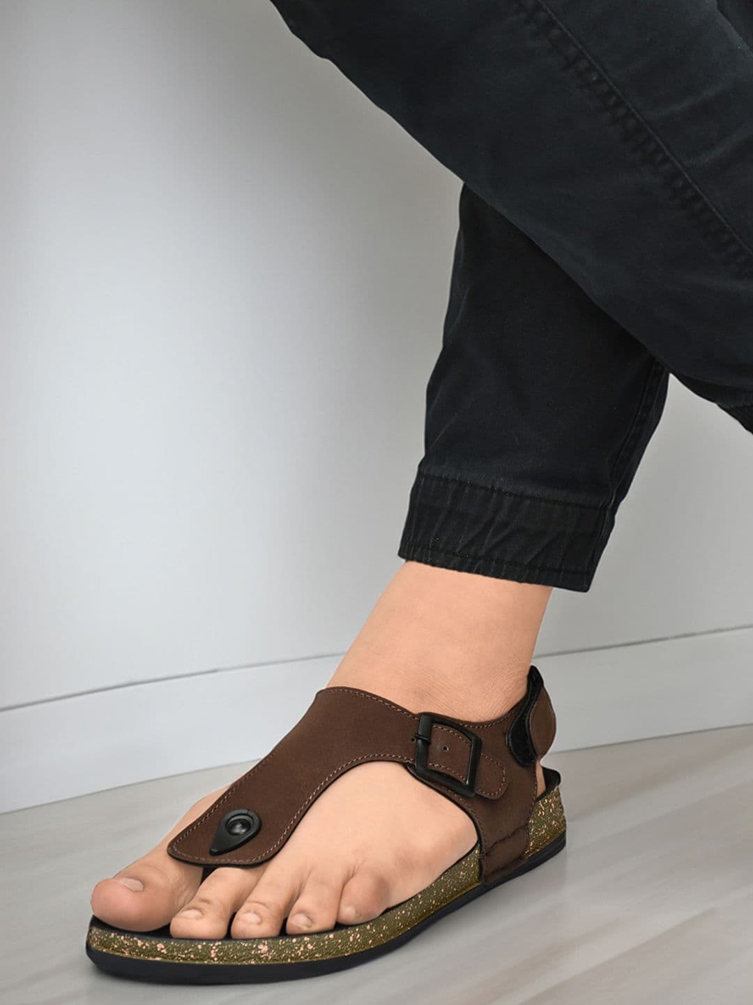 G L Trend Men Casual Iightweight Brown T Strap Velcro Sandals thumbnail 2