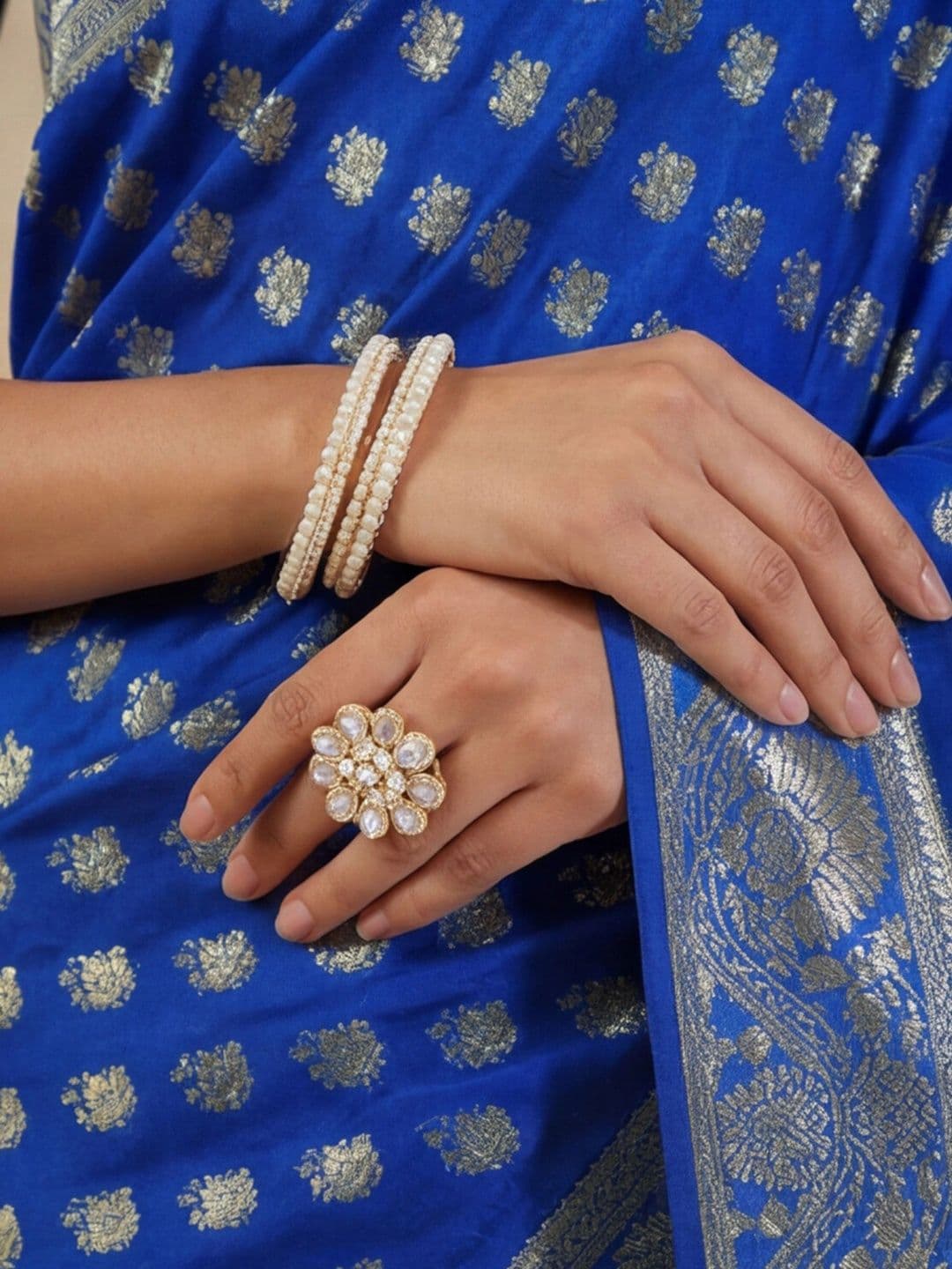 Anouk Rustic Woven Design Zari Silk Blend Designer Banarasi Saree thumbnail 2