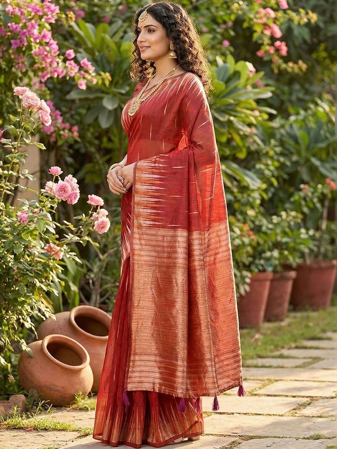 Mitera Woven Design Saree thumbnail 2