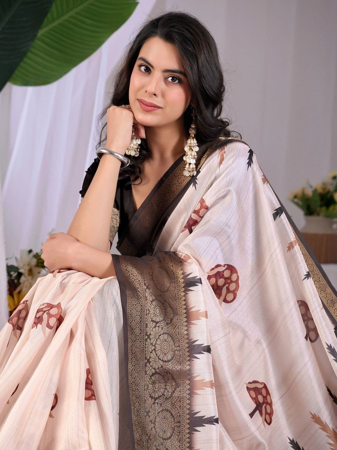Moda Rapido Ethnic Motifs Zari Silk Blend Designer Saree thumbnail 3