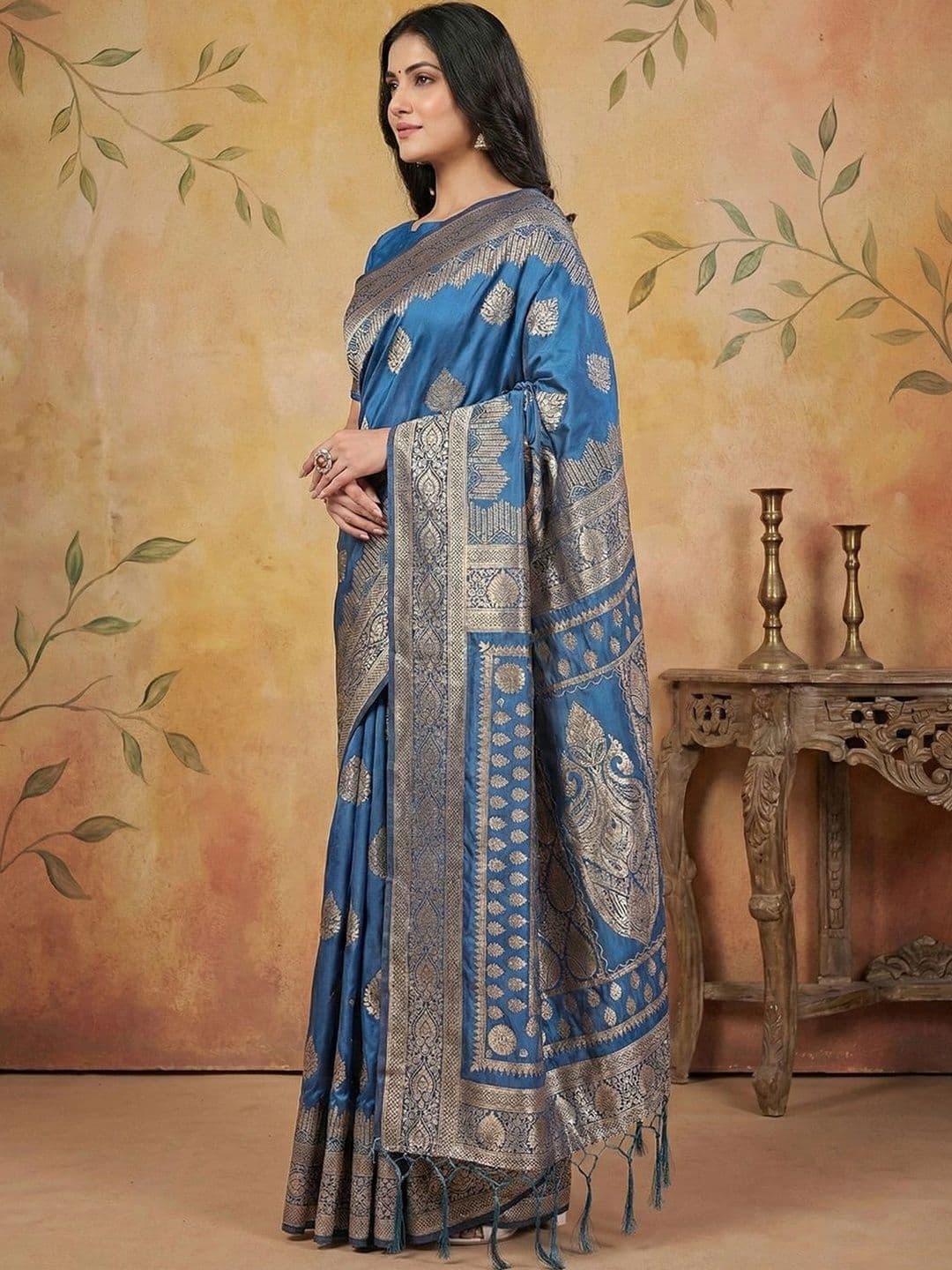Mitera Woven Design Zari Silk Blend Banarasi Saree thumbnail 2