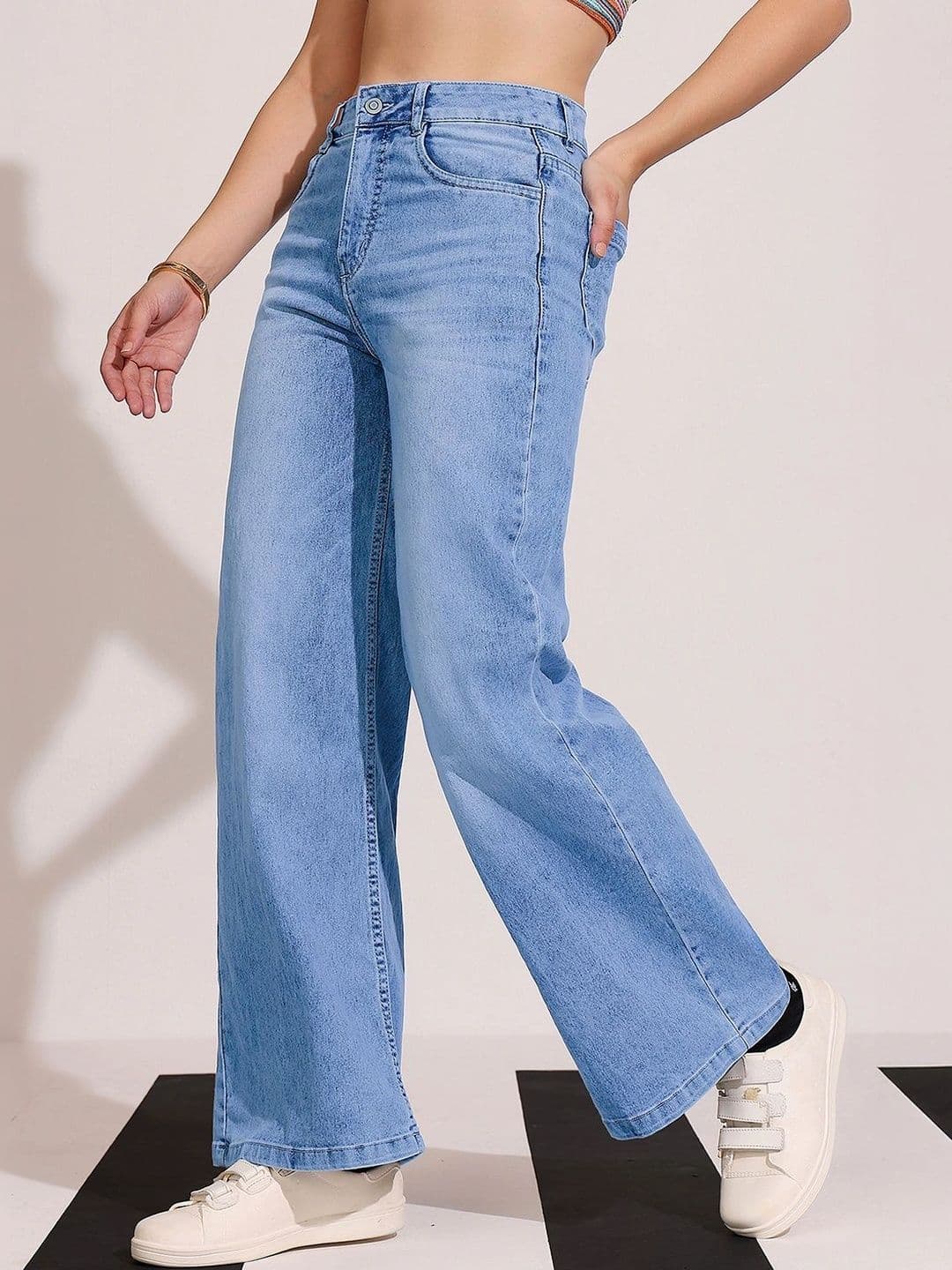 DOLCE CRUDO Women Wide Leg High-Rise Light Fade Stretchable Jeans thumbnail 5