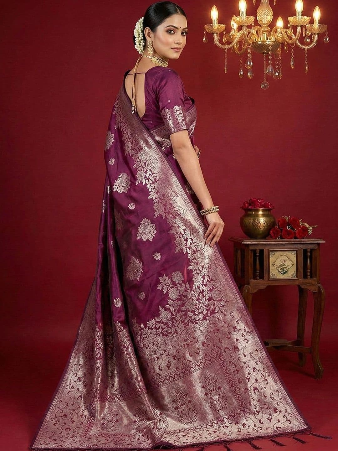 Mitera Woven Design Zari Silk Blend Banarasi Saree thumbnail 4