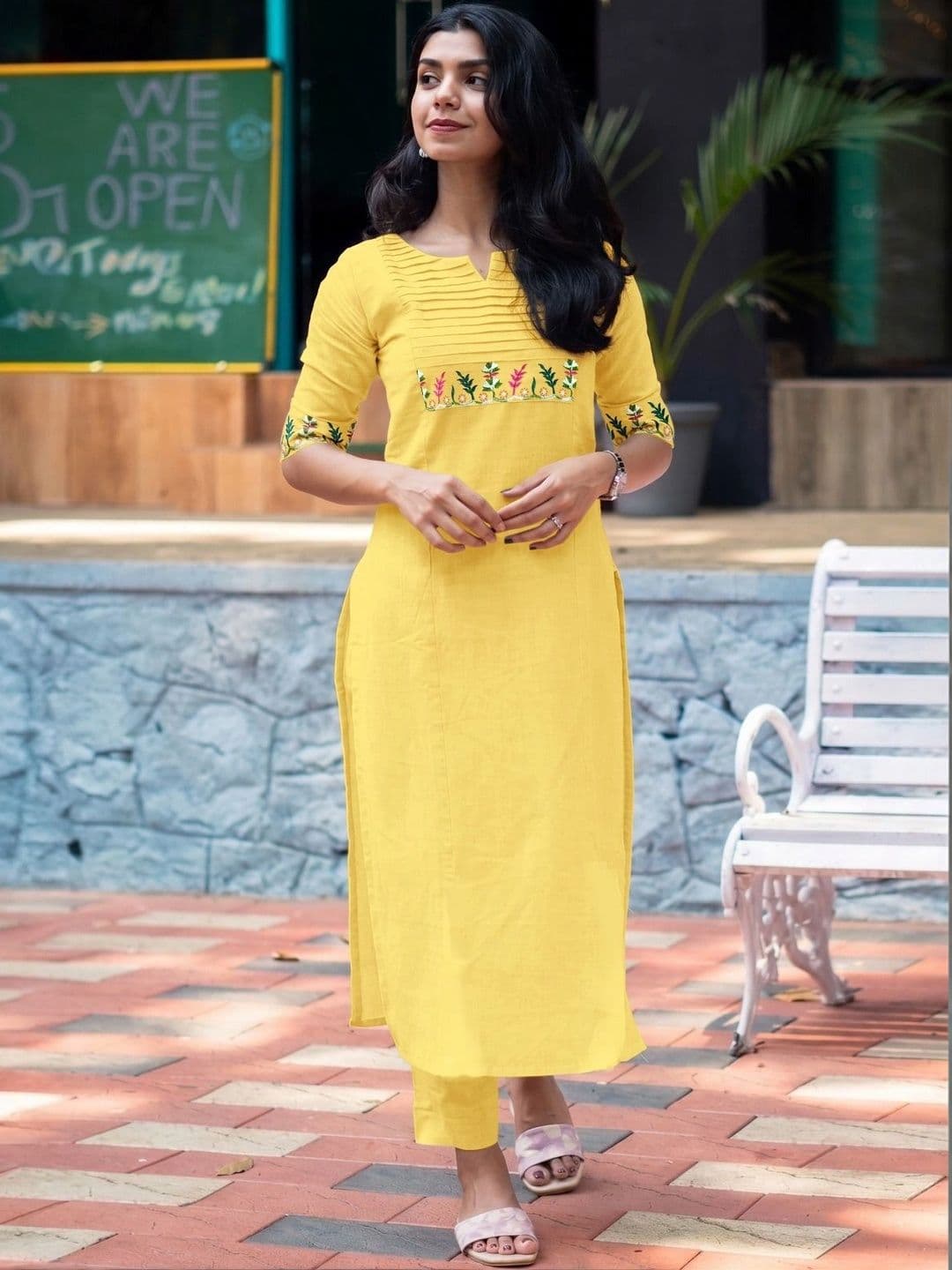 ZestLeaf Women Ethnic Motifs Embroidered Thread Work Kurta - view 1