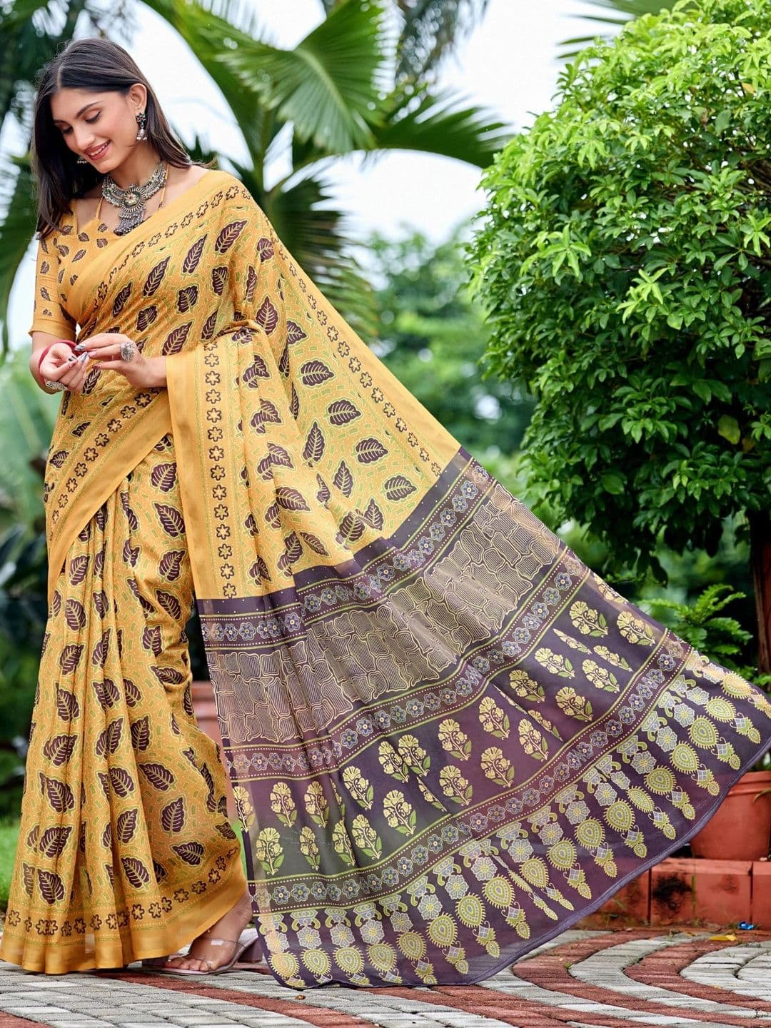 K 5 Fashion women Paisley Embroidered Pure Cotton Fusion Ikat Saree thumbnail 5