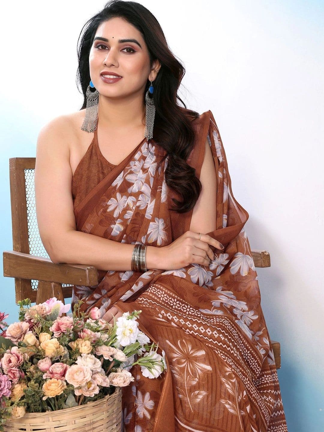 Yashika Floral Poly Georgette Saree thumbnail 4