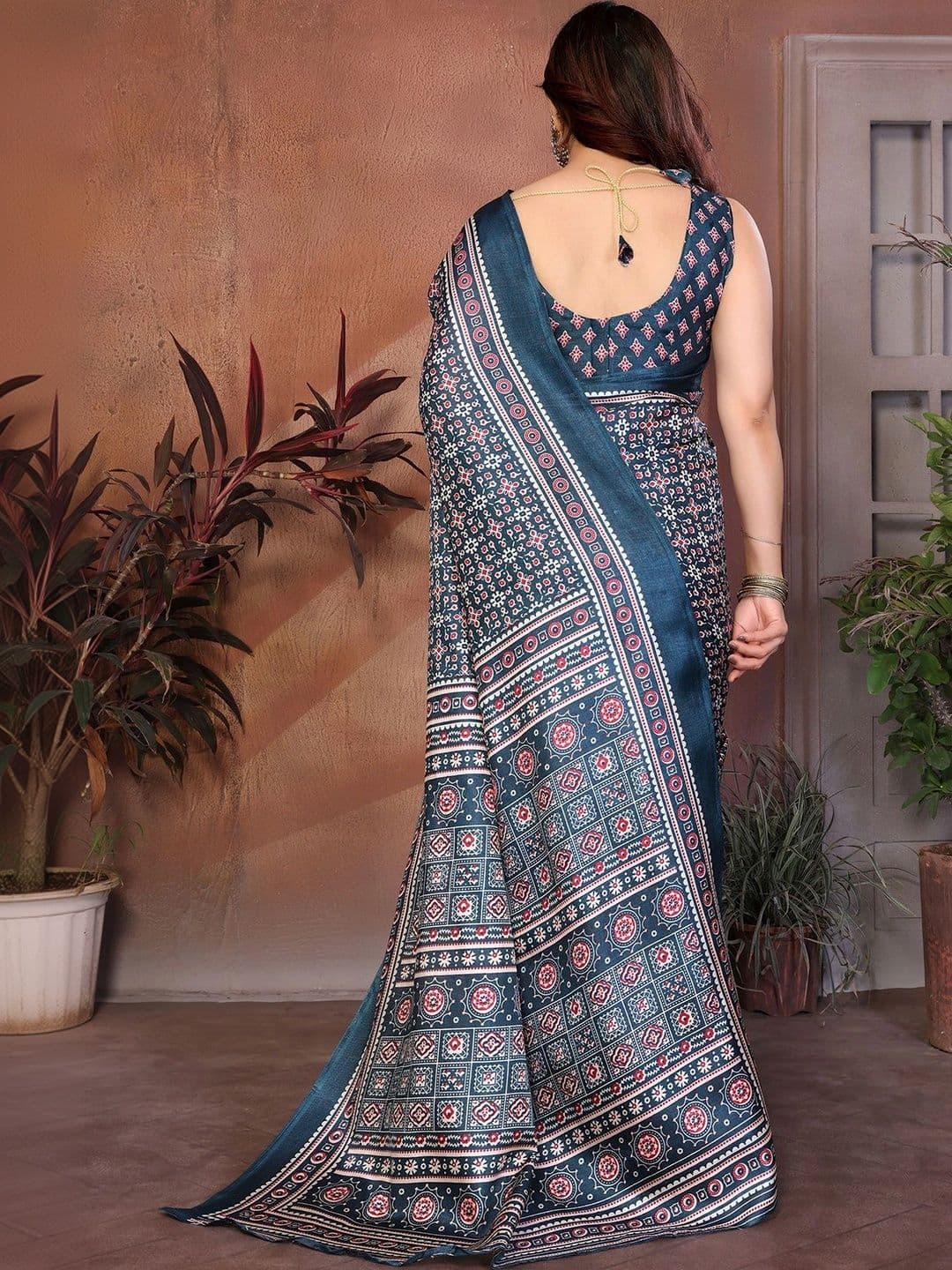 NIRVAAN Bandhani Art Silk Saree thumbnail 2