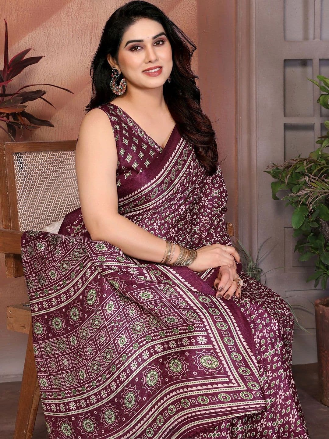 NIRVAAN Floral Art Silk Saree thumbnail 5